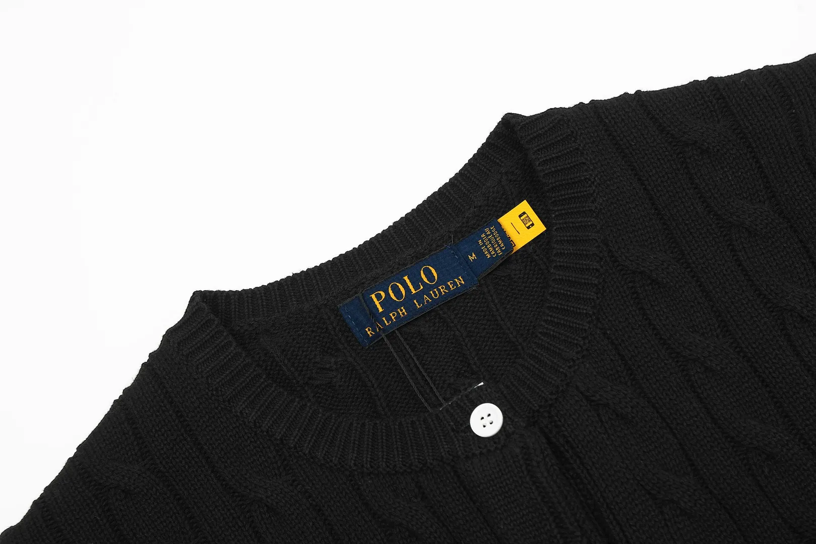 🅿️176 "Top quality" Style number: DS021# (not off the shelves all year round) [Ralph Lauren round neck cardigan solid color pony embroidered logo knitted short sleeves] ✅Ralph Lauren classic basic versatile all-season cardigan knitted short sleeves ✅Main supplier platform live broadcast Wholesale entities Replenish when out of stock Not off the shelves ✅ZP quality 1:1 version Scan the code to enter the GF website Counter quality ✅Details and quality are the only one in Guangzhou. Imported quality cotton yarn, focusing on high-end, cost-effective. Needless to say good quality. ✅The version is restored to the original order. The maximum size can be worn up to 160 pounds. Loose, comfortable and stress-free.